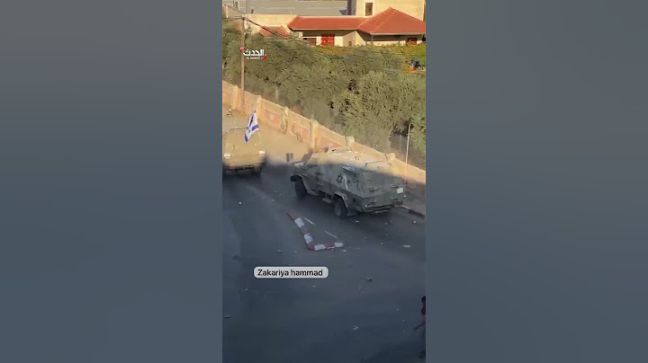 عشرات الشبان يرشقون القوات الإسرائيلية بالحجارة في رام الله