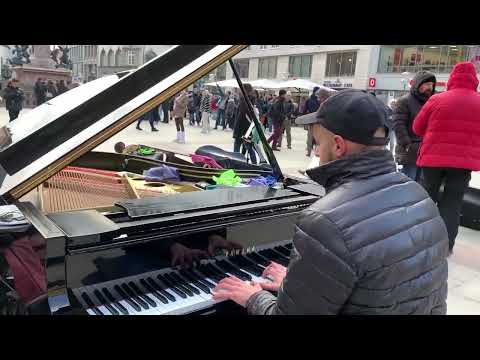 Видео: Артем Пивоваров х DOROFEEVA - Думи на фортепіано