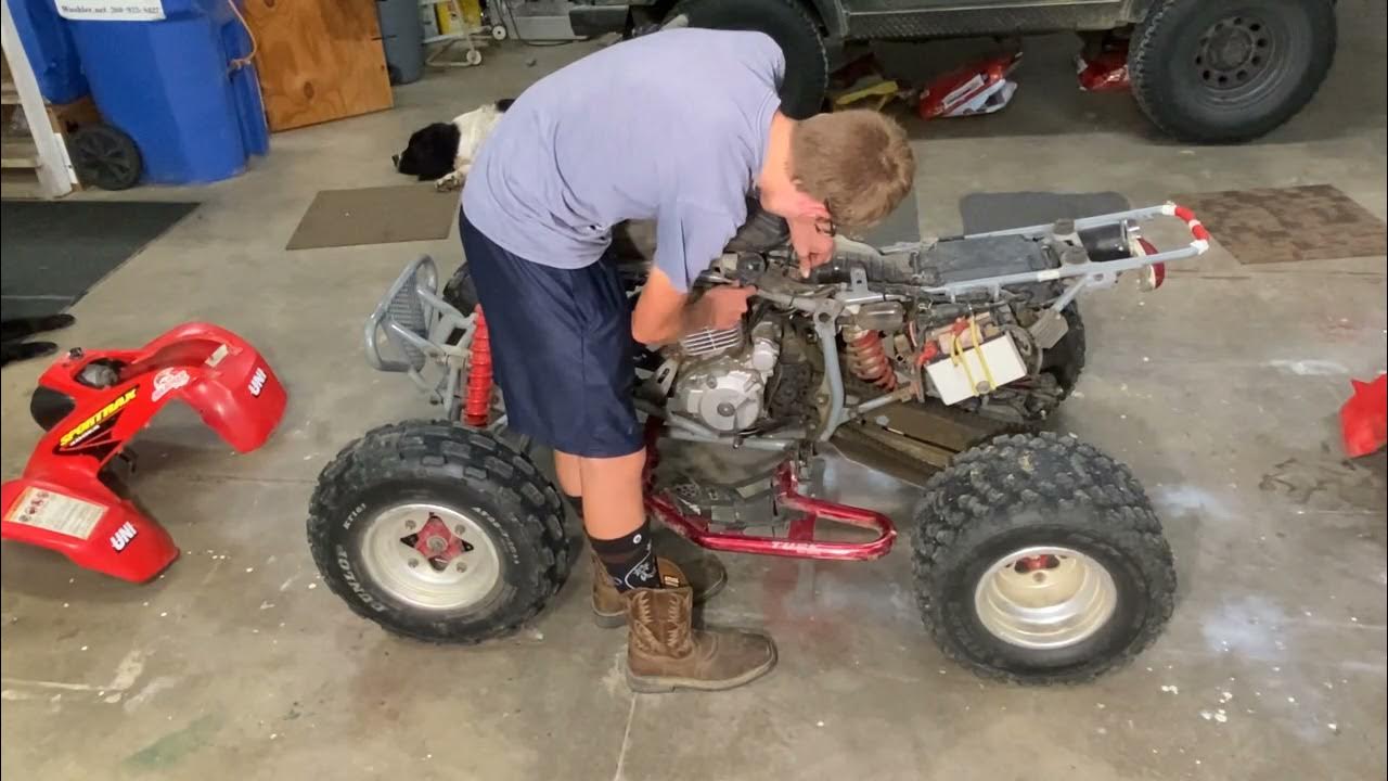Proper valve adjustment of a Honda 400 Ex - YouTube