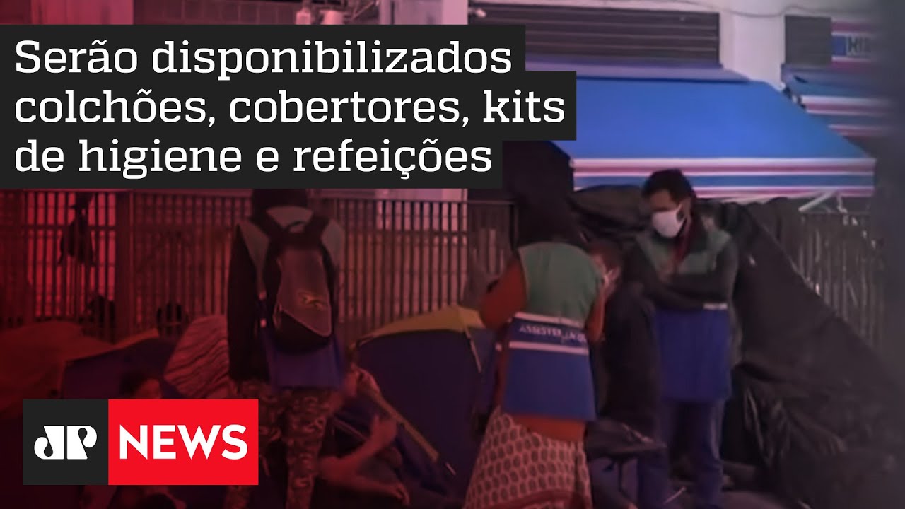 Estação Pedro II do metrô abriga pessoas em situação de rua