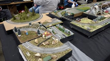 Burr tours a "T-trak" N scale modular layout #train #modelrailroad #nscale #modular #art #trainshow