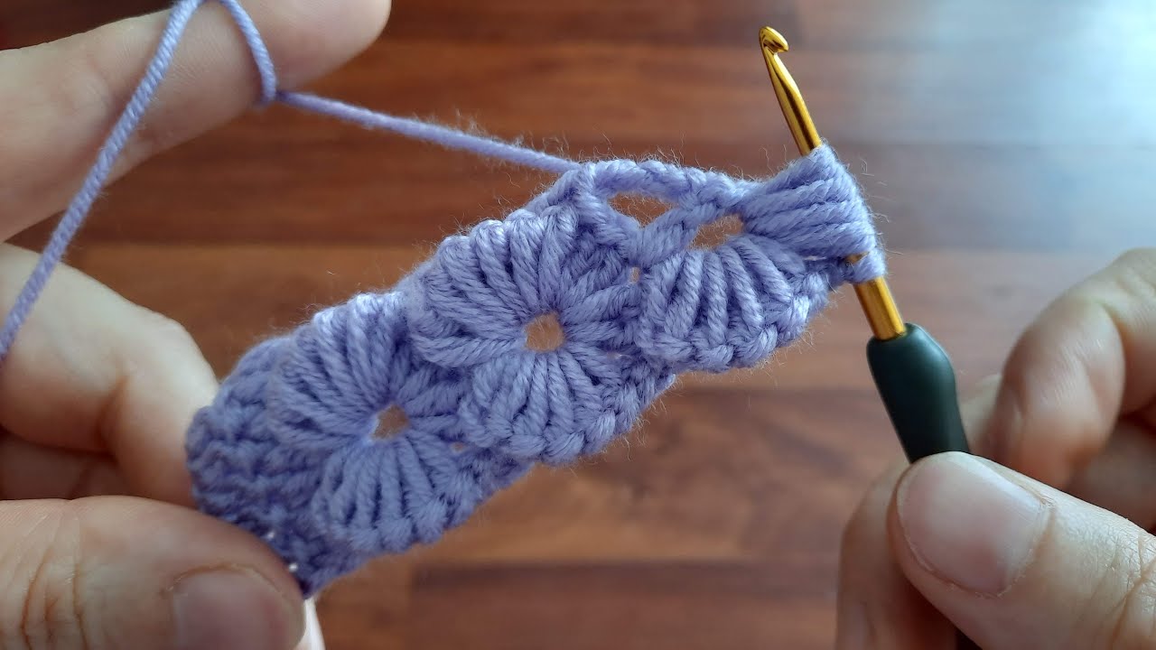 Everyone is Crocheting This – Easy Crochet Headband Pattern 😍