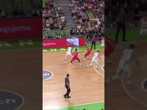 How do you stop this?! 🤯#FIBAWC x #WinForSlovenia 🇸🇮 🎥 Courtside1891