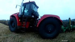 Трактор Кировец К 739М Стандарт1 пашет ( Tractor Kirovets K 739M Standard1 plows )