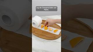 Lege Ein Paar Orangenschalen Auf Papier