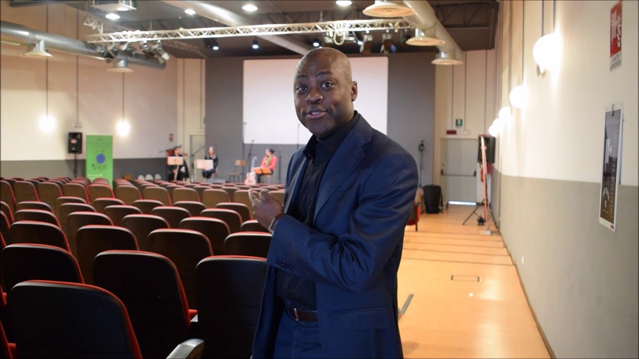 Presidente Ass. ELIKYA Faustin Ntsama per la raccolta fondi " DAI VOCE ALLA SEPRANZA CON ELIKYA"