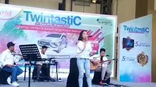 Mella Sisca Damayati - Cerita Cinta ( Live Tangcity Mall)