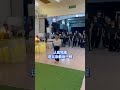马来西亚马六甲一名男子因脑溢血离世，妻子捐出丈夫多个器官遗爱人间，10岁儿子则在武术赛夺下三枚金牌，并在灵堂前表演武术向爸爸告别。#8视界新闻网 #malaysia #马来西亚 #马六甲