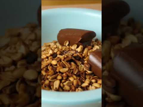 طريقة عمل شيكولاتة بالفول السوداني اللذيذة