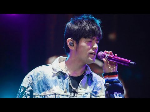 当杰伦时隔多年在次 唱起这个变调 你听哭了吗。。 周杰伦 发如雪 live 2015