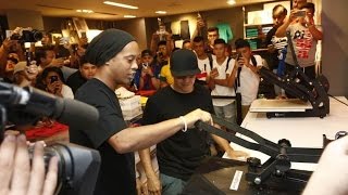 Ronaldinho and FC Barcelona delegation visits Nike Town in New York