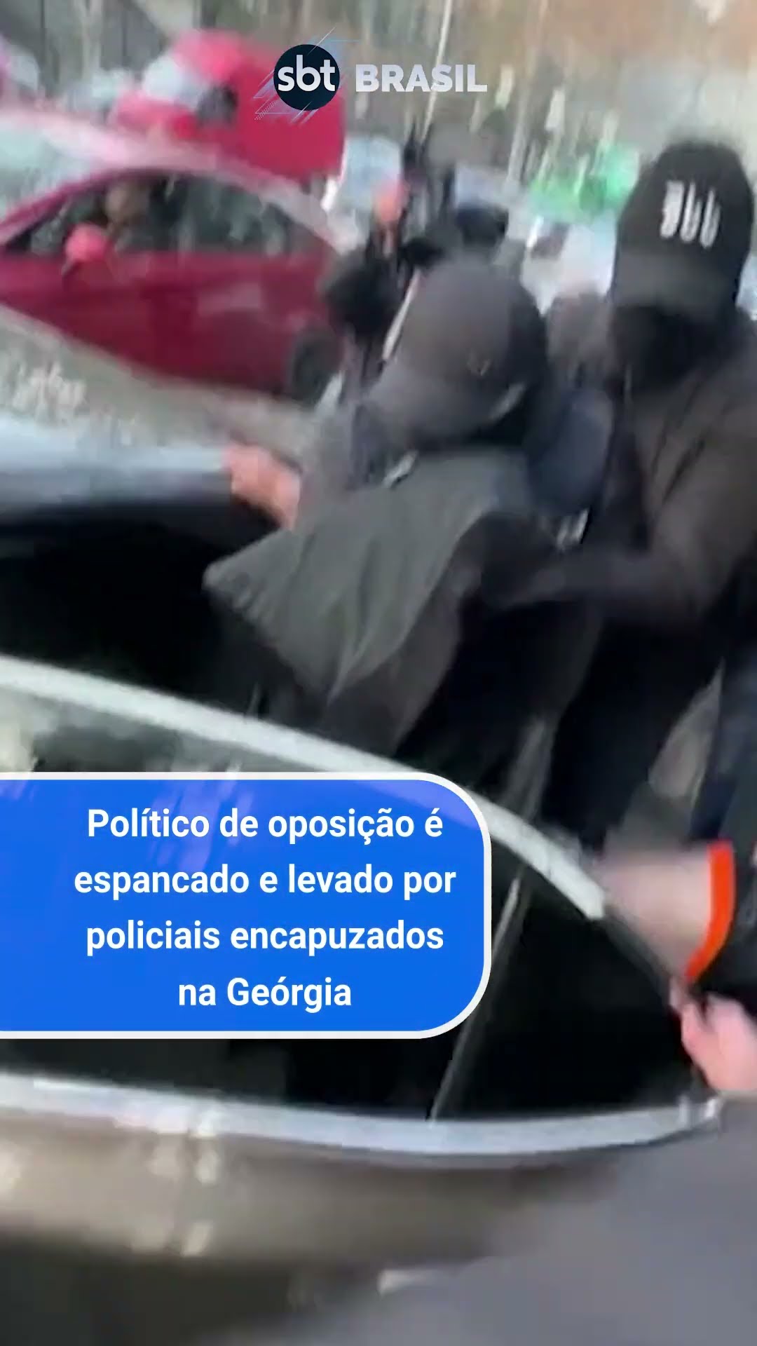 Político da oposição é espancado e levado por policiais na Geórgia | SBT Brasil (04/12/24)