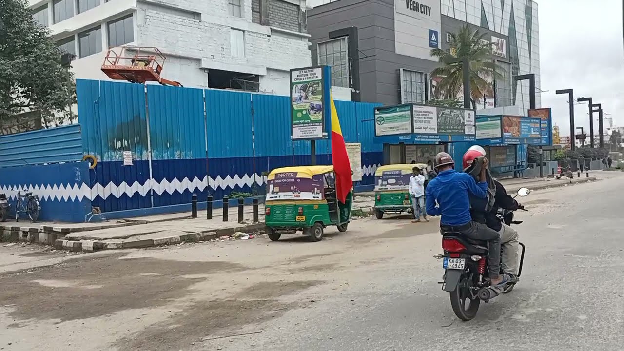 Bannerghatta road bangalore (03/11/2021)