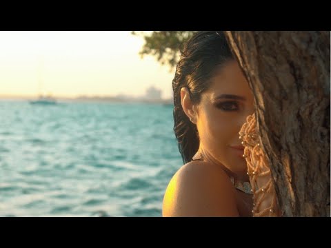 Stephanie Acevedo - Un Beso (Official Music Video)