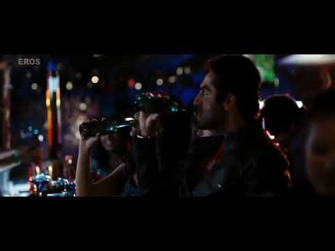 Yami gautam hot kiss and bed scene enjoy