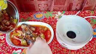 Steamed sardines with okra and tomatoes using the electric lunch box