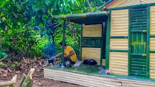 Camping hujan deras || Membangun shelter bambu sederhana di hutan