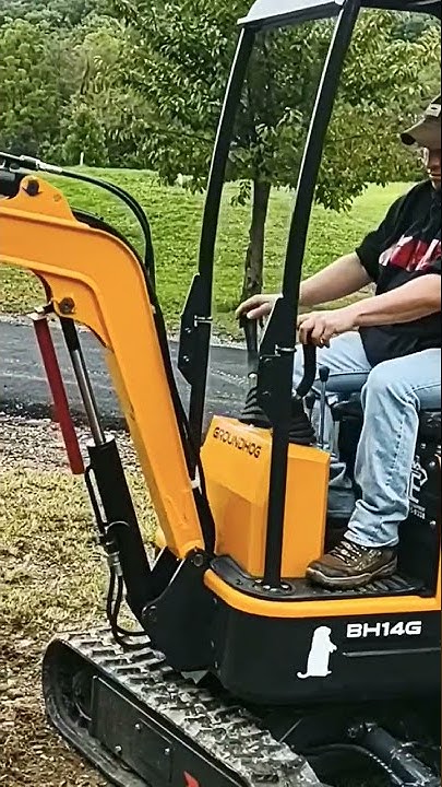 Groundhog BH14G MINI EXCAVATOR First Impression - YouTube