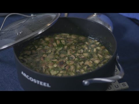 וִידֵאוֹ: מרק מחית פטריות בסיר איטי