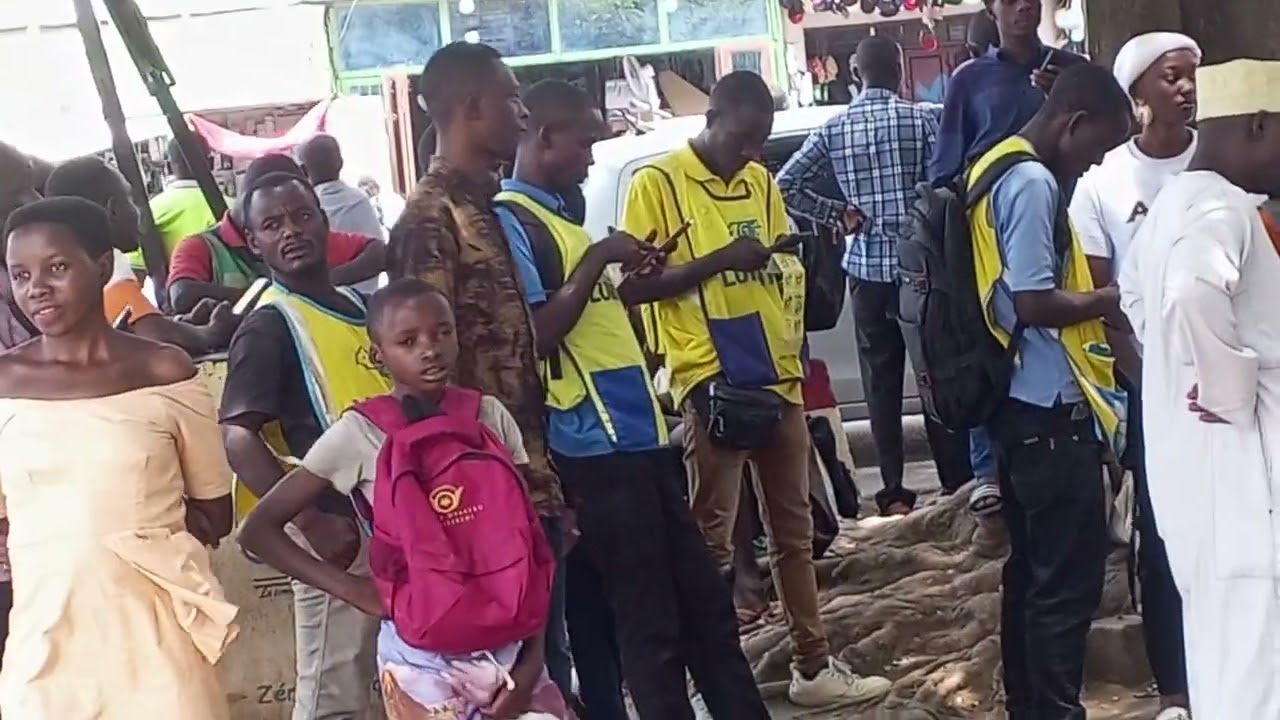 YESUWEE🤔 Umukobwa amuhaye ishikanwa araryanka ngo kuko ... Uyirabe uyirangize 