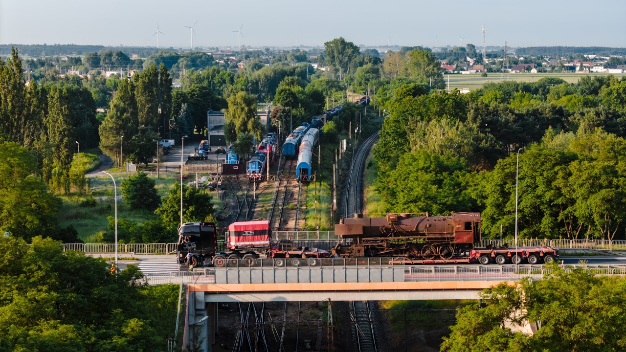 Transport ponadgabarytowy parowozu Ty2-140 z Nysy do Jarocina