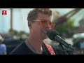 Mads Langer - Kys det nu (det satans liv) | Sommertogtet | DR1