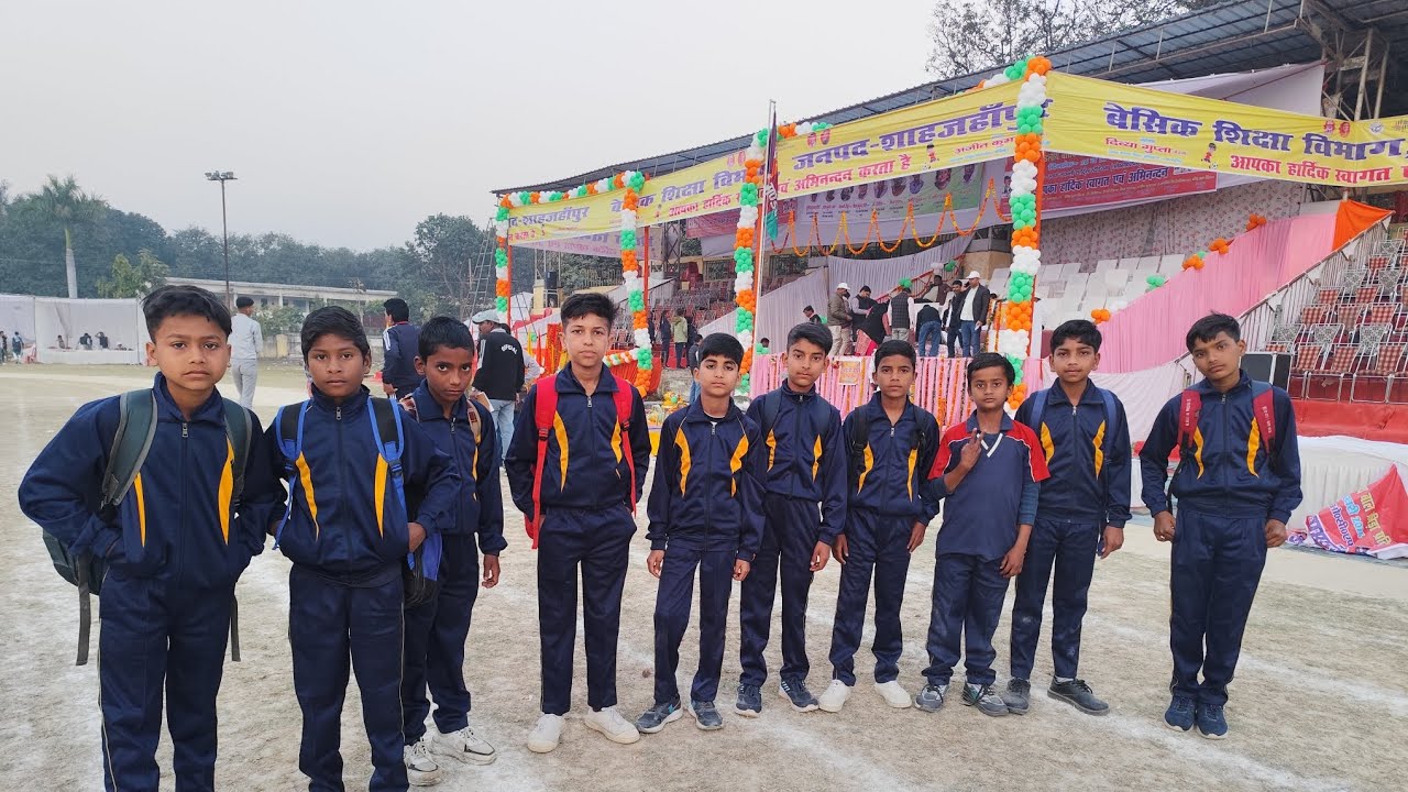 Ps Harraiya ke बच्चे मंडलीय खेलकूद प्रतियोगिता स्वर्ण जयंती स्टेडियम शाहजहांपुर में 