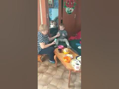 Бабушка кормит внука - YouTube