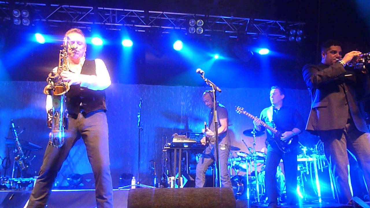 UB40-Leicester 10.30.14, Present Arms