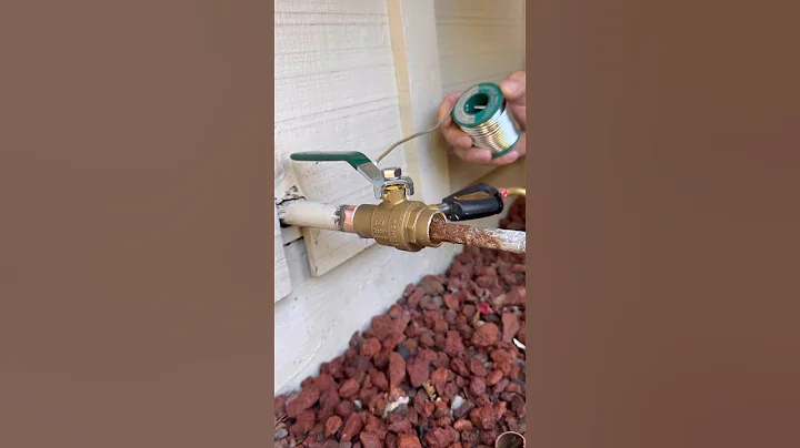using a jet sweat to stop water while soldering #plumber #plumbing #soldering #ezmoney