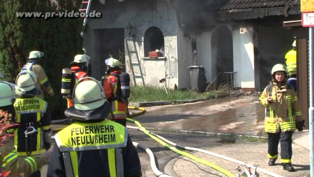 05.05.2013 - Neulußheim: Garagenbrand breitet sich blitzschnell auf Wohnhaus aus