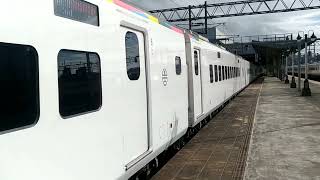 (1120601) 120次EMU300型黑白自強號特仕車七堵出站