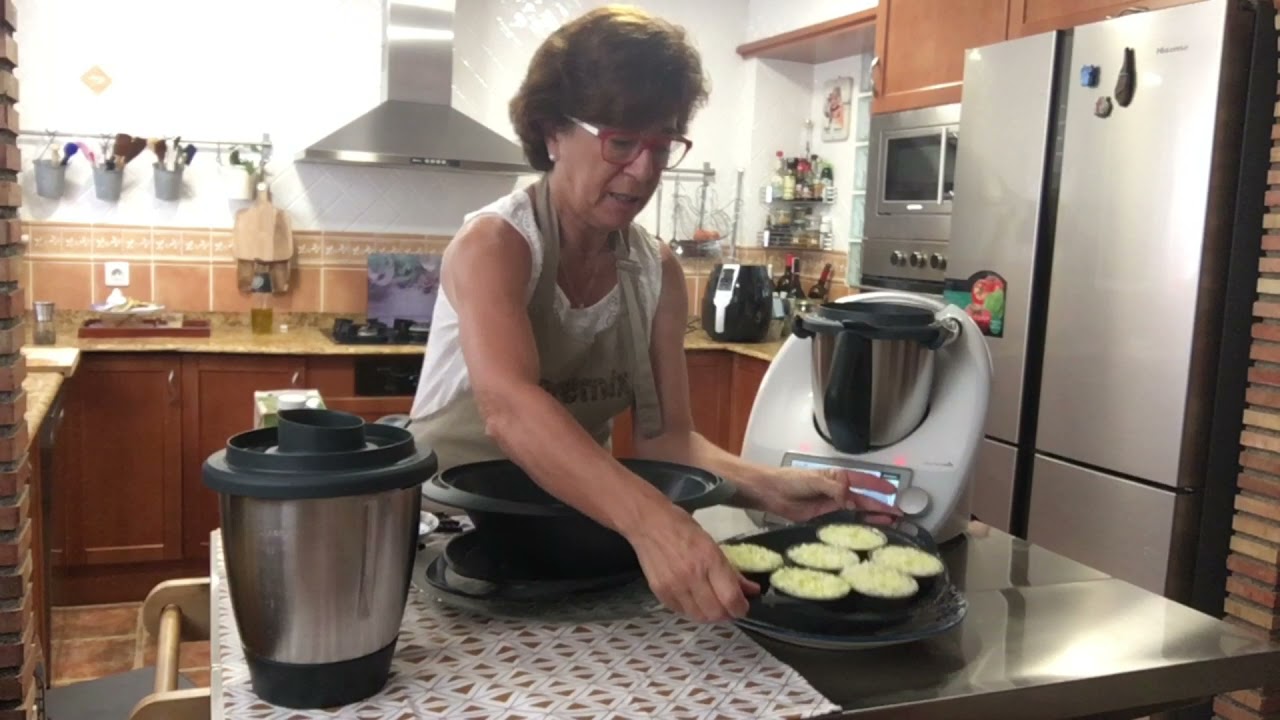 MENU COMPLETO: SEPIA CON SALSA DE VERDURAS, PATATAS RELLENAS Y ARROZ BLANCO