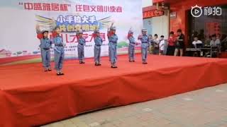无语：可怜的孩子们！会被洗成维护极权的工具。
