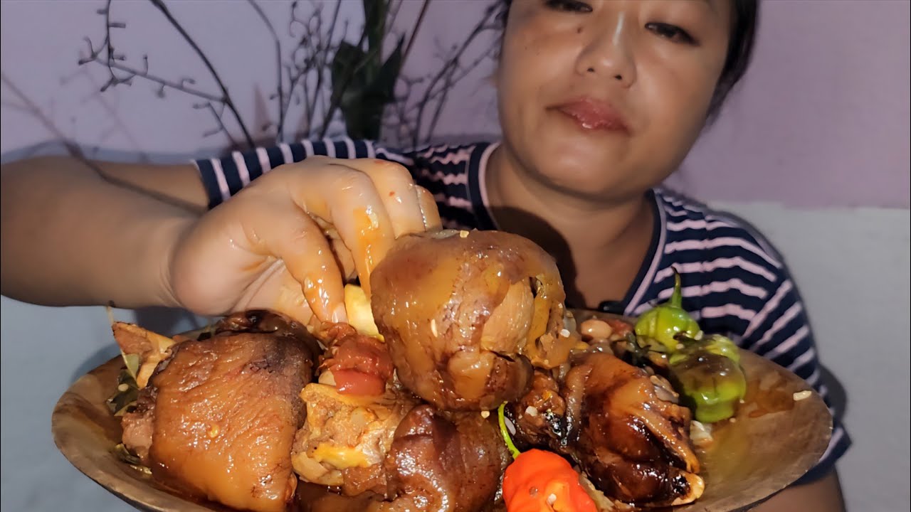 Tender and juicy local pork trotters with kidney beans,bitter egg plant || northeast naga mukbang 