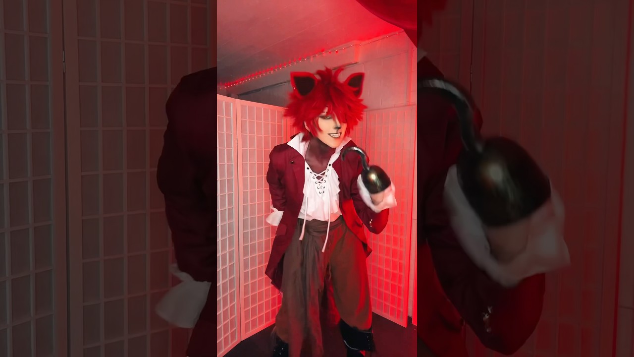 The animatronics do get a bit quirky at night #foxy #fnaf #cosplay