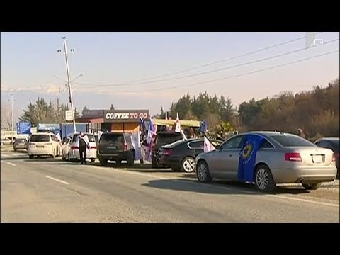 თელავში საპროტესტო მსვლელობა მიმდინარეობს