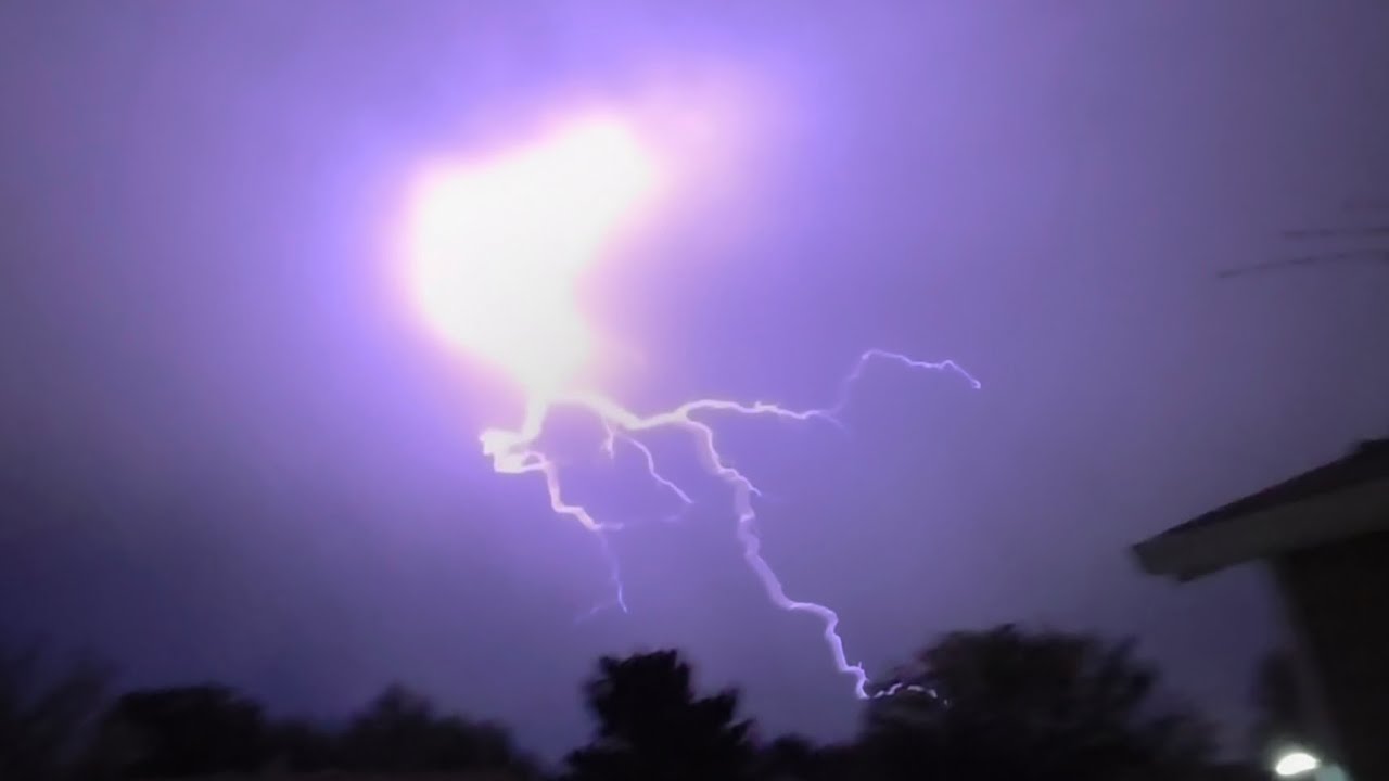 Incredible lightning storm passing over Salt Lake City, UT. 10/3/2025 ...