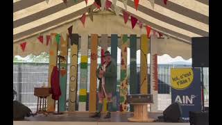 Première scène ouverte en tant que clown solo . Super moment merci au Pays des amplis