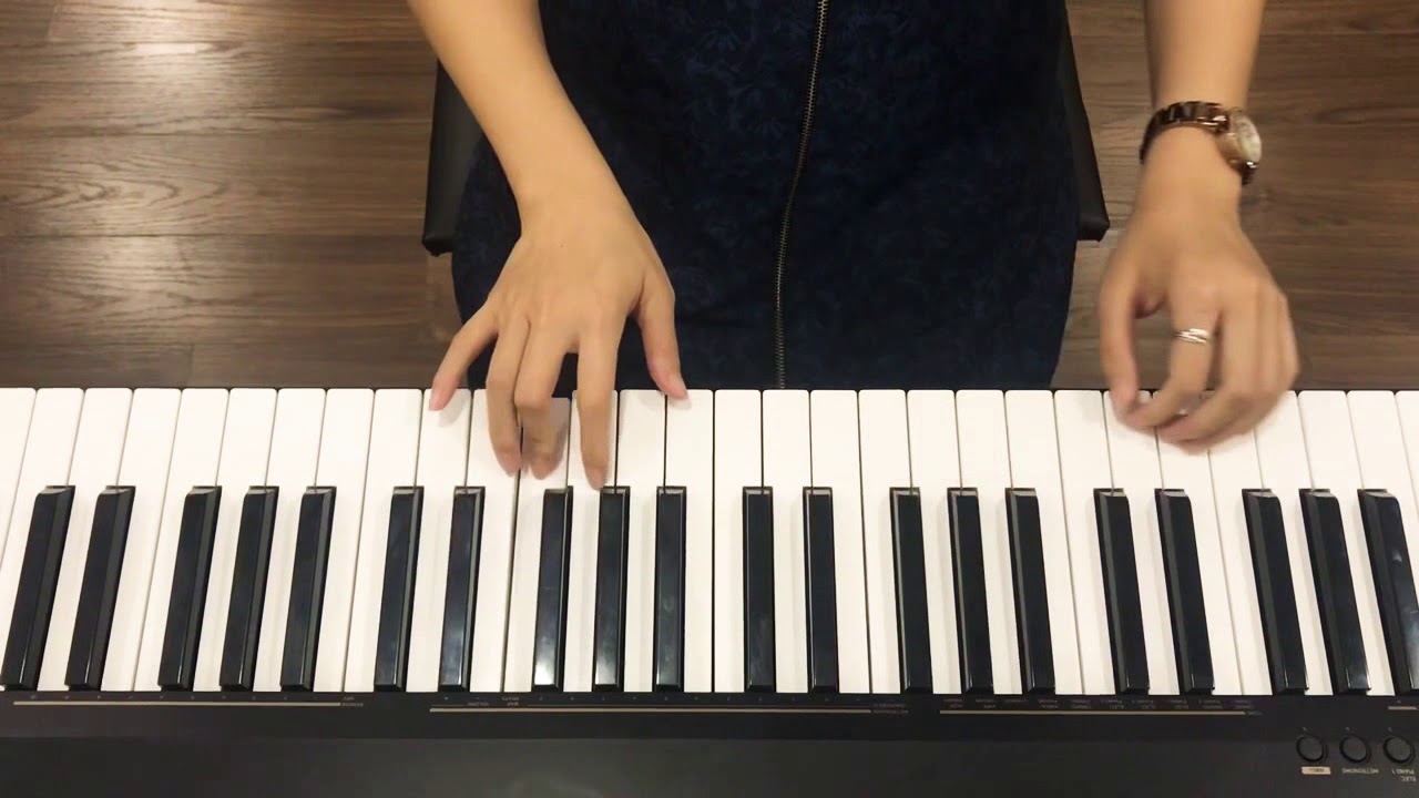 Pianist in tears - YouTube