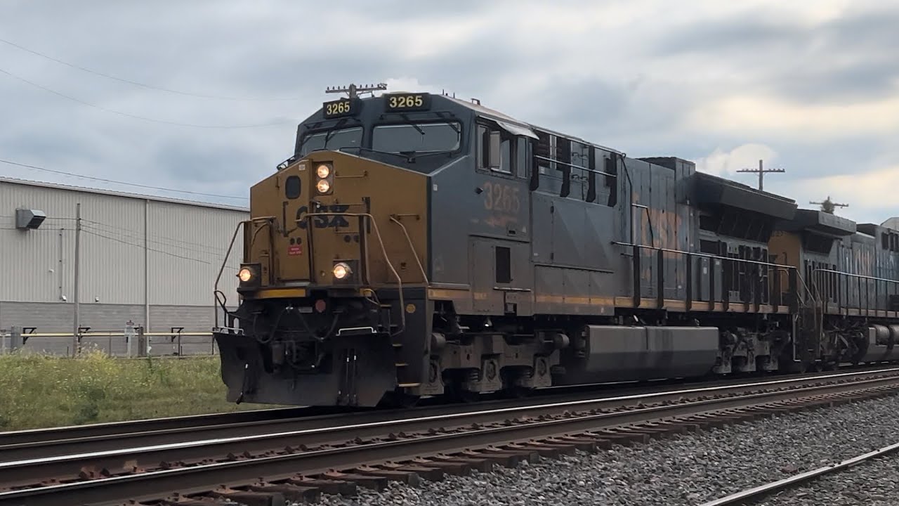 CSX 3265 Leads Really Long Freight Train Through North East - YouTube