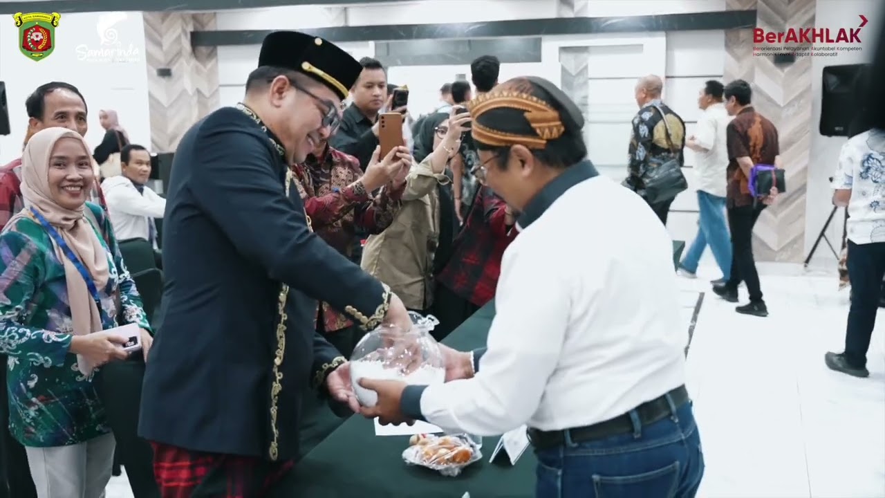 Sarung Samarinda Antar Andi Harun Raih Trofi Abyakta, Anugerah Kebudayaan PWI 2026