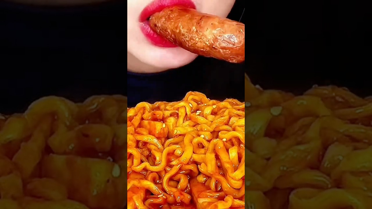 粘稠火鸡面+脆皮烤肠！超解压ASMR吃播声音盛宴