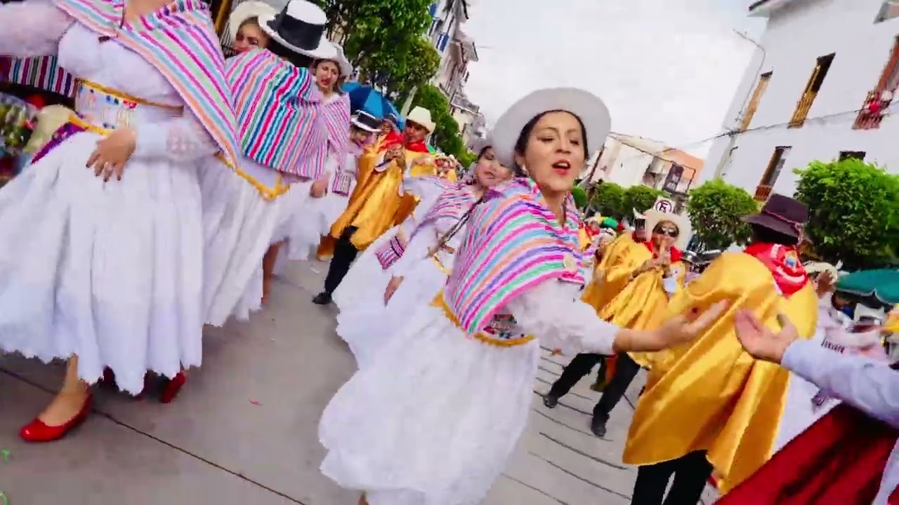 Las Hermosas malcriadas del carnaval ayacuchano con sus lindos cánticos y movimientos sensuales