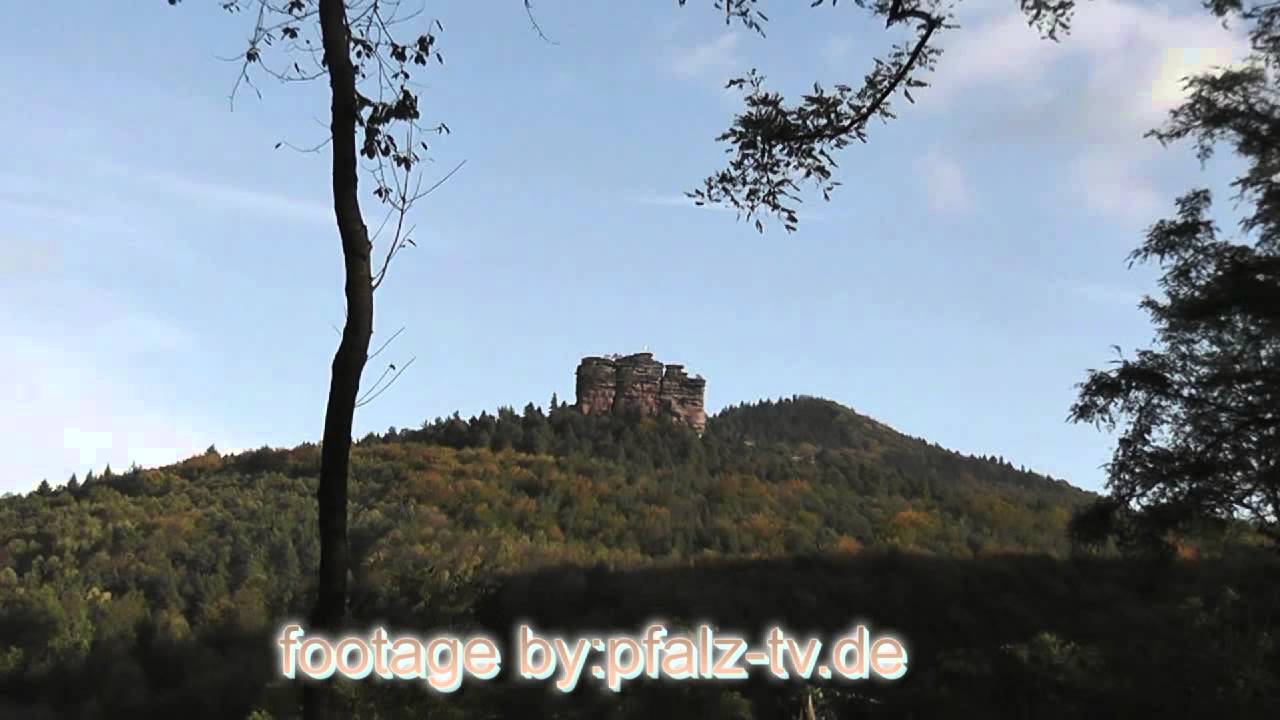 Stock Footage - Der Asselstein, ein Kletterfelsen in der Pfalz