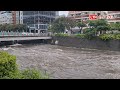 台中10日清晨大雨！ 市區麻園頭溪水位暴升滾滾水流