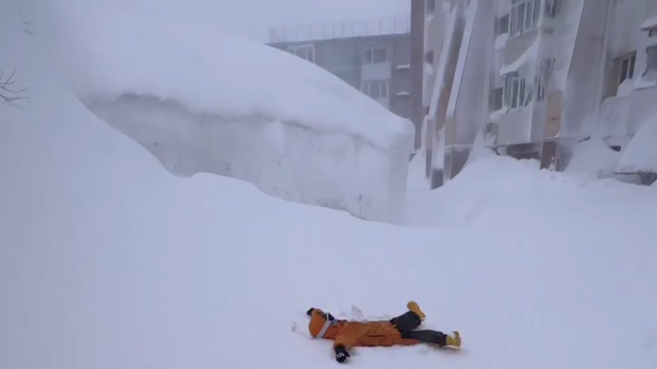 Russia on Alert Level 1 | 8 Meters of Snow Buries Moscow, St. Petersburg, Kamchatka, and Vladivostok