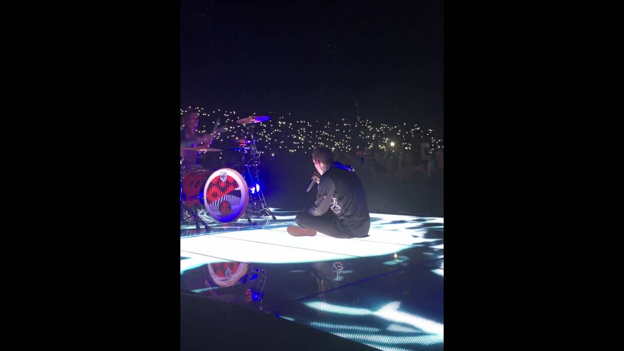 Twenty One Pilots @ Hershey park ( Addict with a pen )