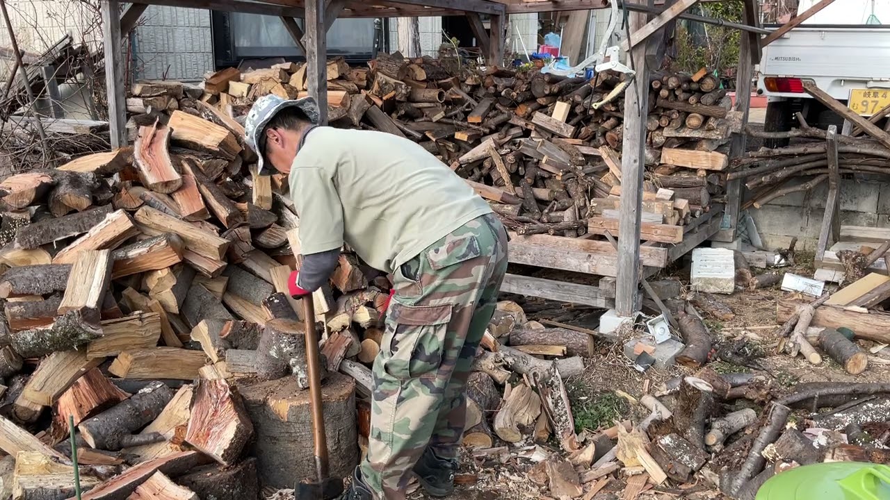 2年後に使う薪を割る　Chopping Wood ASMR 
