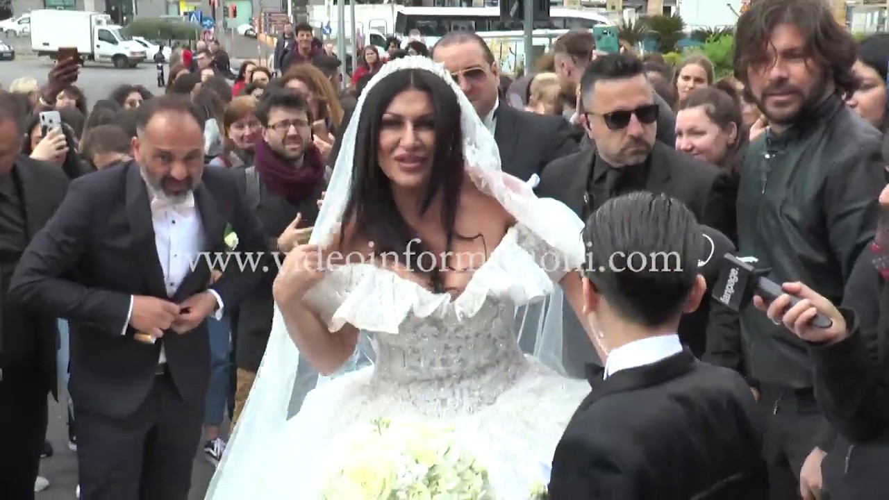 Il matrimonio di Tony Colombo e Tina Rispoli, a Napoli traffico bloccato, cavalli bianchi Il matrimonio di Tony Colombo e Tina Rispoli, a Napoli traffico bloccato, cavalli bianchi